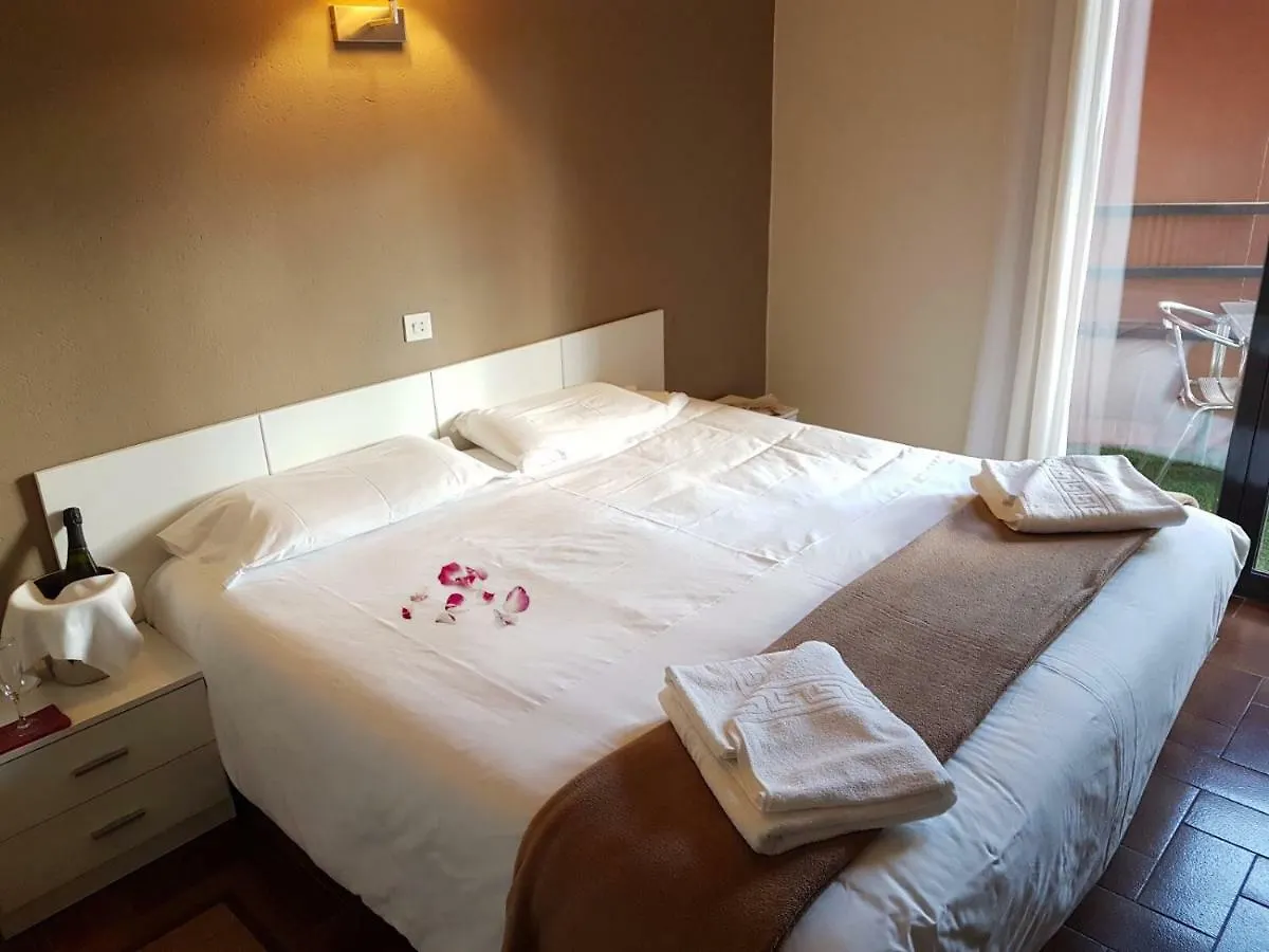 Verges Hostal Alberana בית הארחה